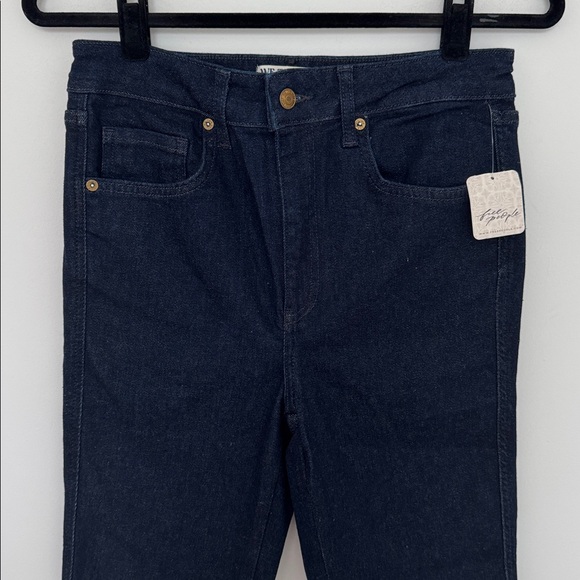 We The Free NWT Free People Women's Dark Wash Skinny Jeans w/ Raw Hem - Size 30 - Picture 2 of 8